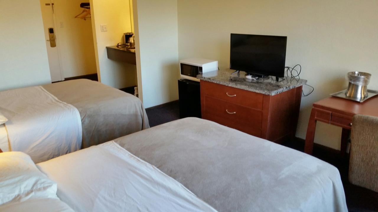 Fort Atkinson Riverwalk Inn & Suites المظهر الخارجي الصورة