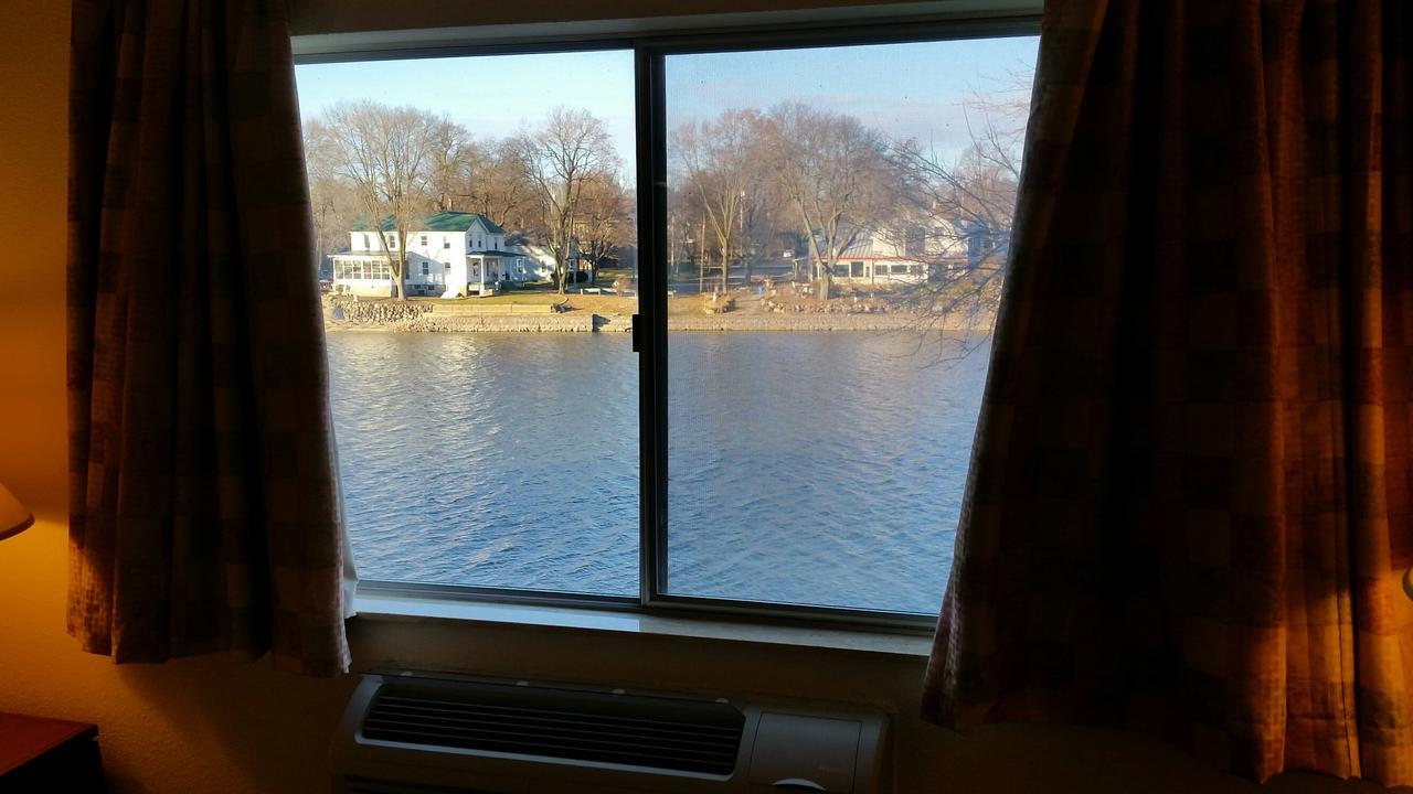 Fort Atkinson Riverwalk Inn & Suites المظهر الخارجي الصورة