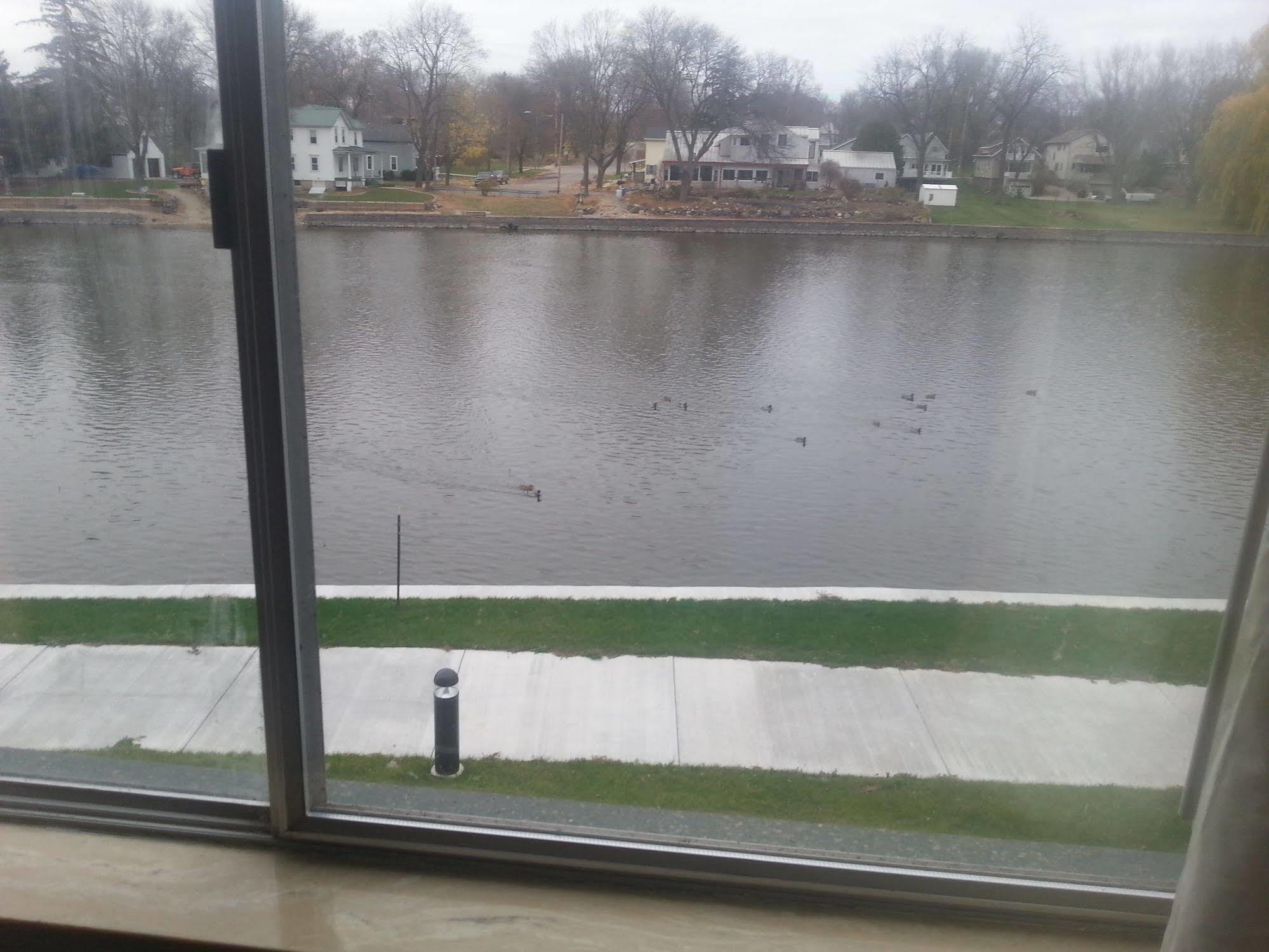 Fort Atkinson Riverwalk Inn & Suites المظهر الخارجي الصورة