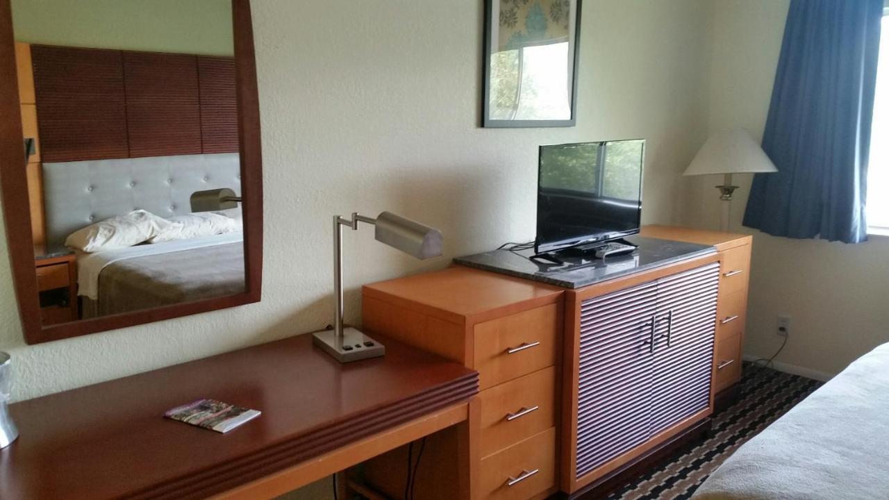 Fort Atkinson Riverwalk Inn & Suites المظهر الخارجي الصورة