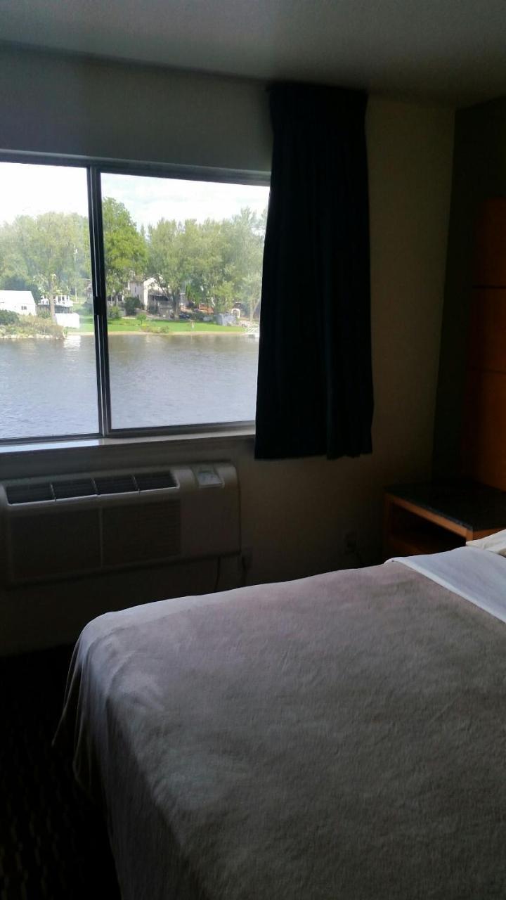Fort Atkinson Riverwalk Inn & Suites المظهر الخارجي الصورة