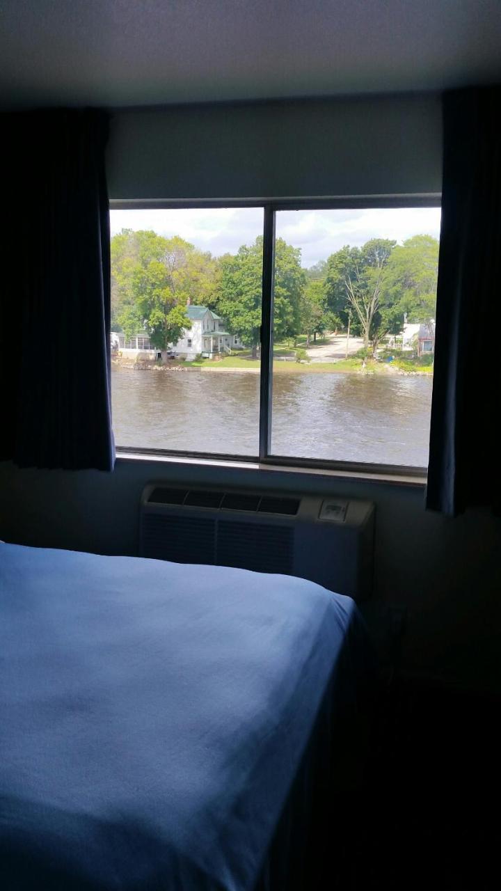 Fort Atkinson Riverwalk Inn & Suites المظهر الخارجي الصورة