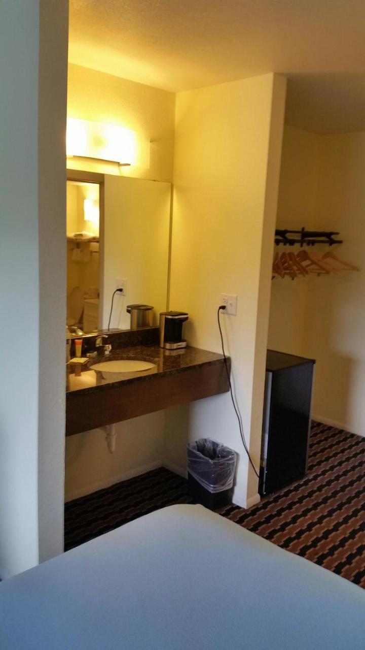 Fort Atkinson Riverwalk Inn & Suites المظهر الخارجي الصورة
