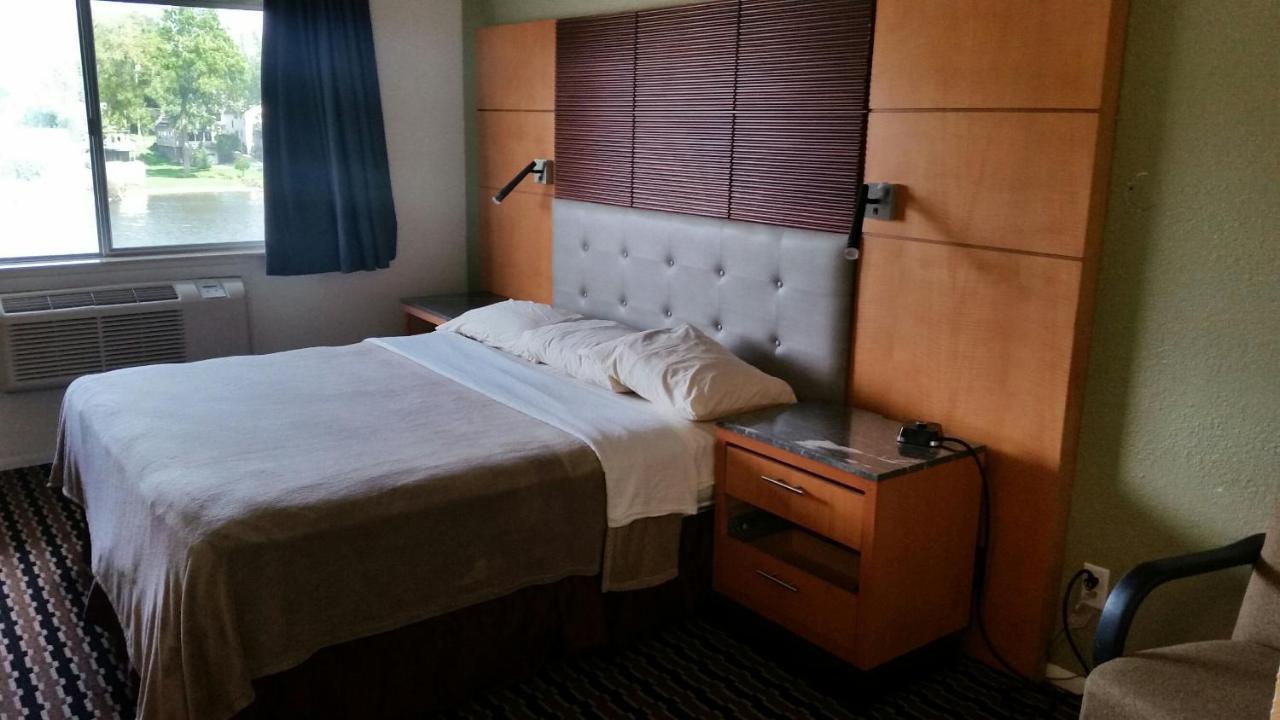 Fort Atkinson Riverwalk Inn & Suites المظهر الخارجي الصورة